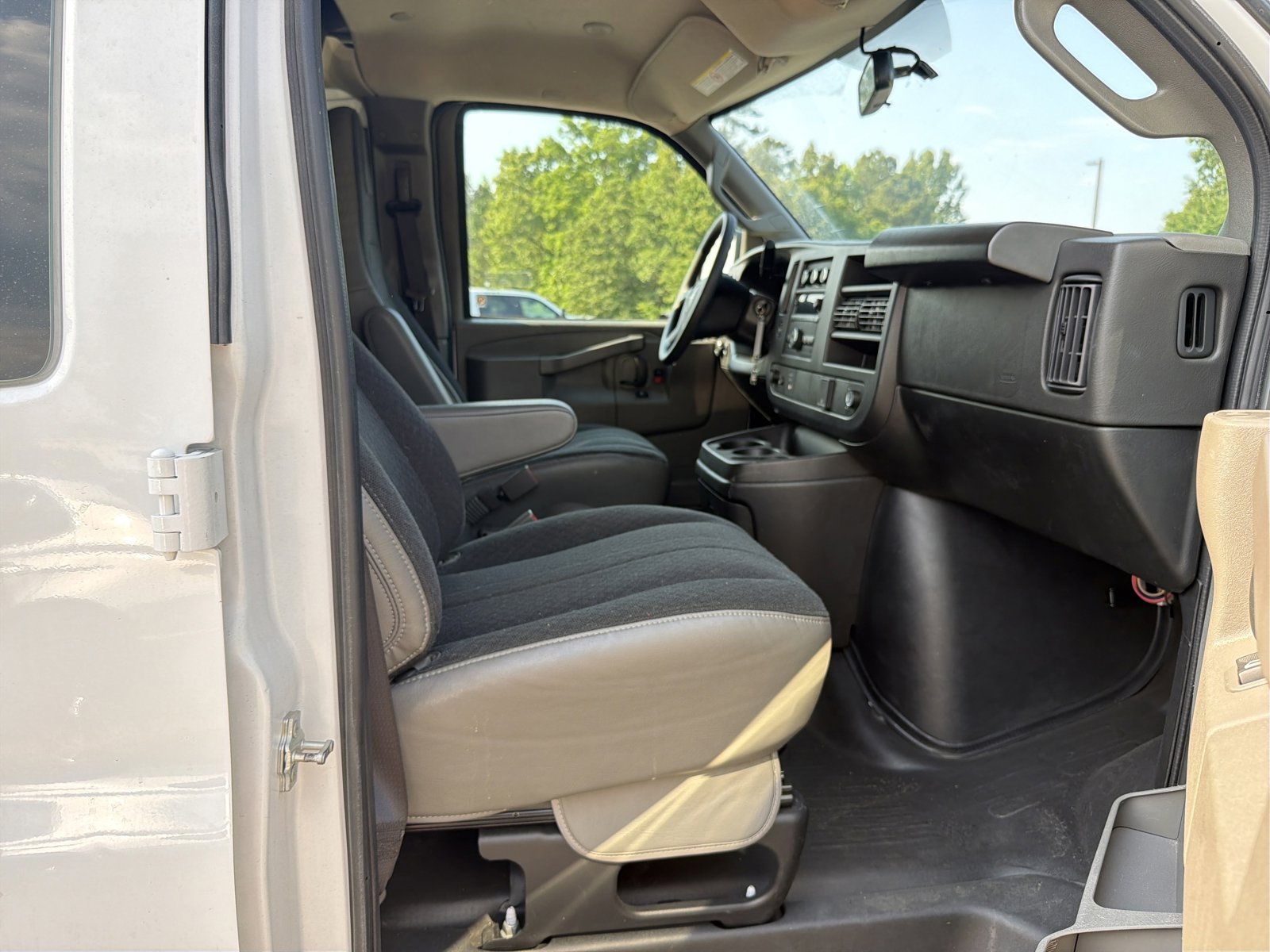 Used 2024 GMC Savana 2500 w/ Driver Convenience Package RWD image 32