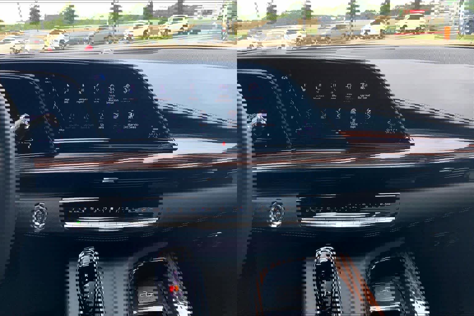 Used 2024 Cadillac Escalade Premium Luxury RWD image 7