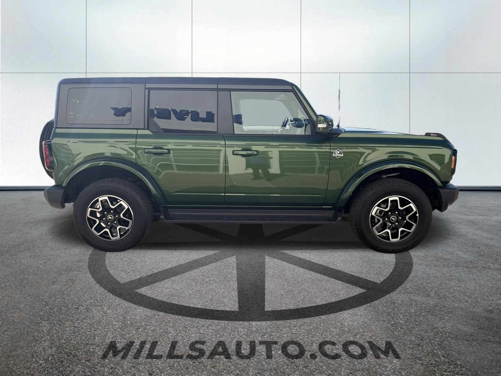 Used 2025 Ford Bronco Outer Banks AWD/4WD image 3
