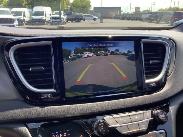 Used 2025 Chrysler Voyager LX FWD image 19