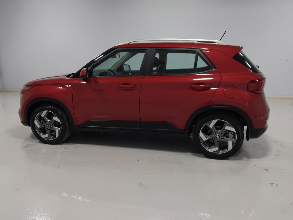 Used 2023 Hyundai Venue SEL FWD image 3