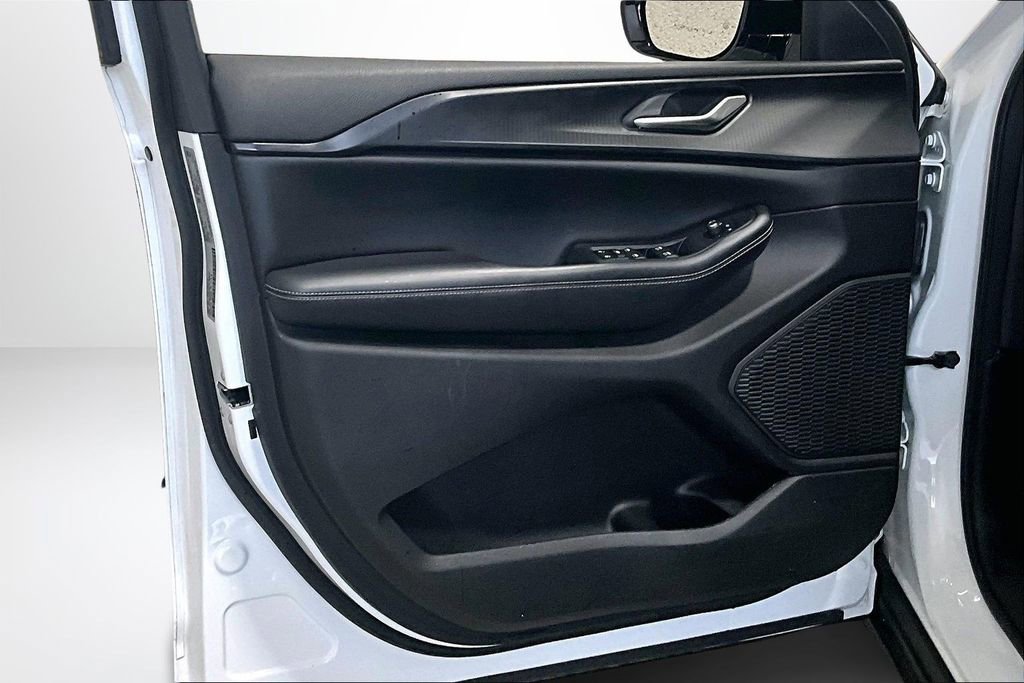 Used 2023 Jeep Grand Cherokee L Laredo image 20