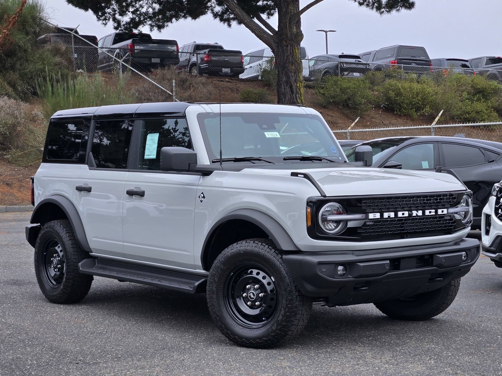 New 2026 Ford Bronco Outer Banks AWD/4WD image 2