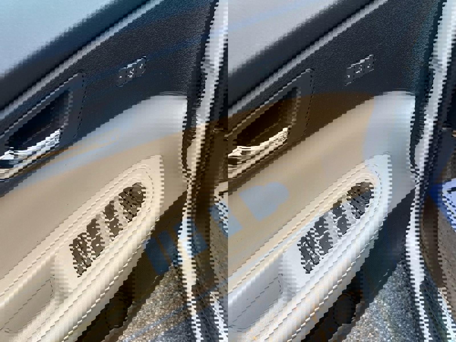 Used 2011 GMC Acadia SLT image 25