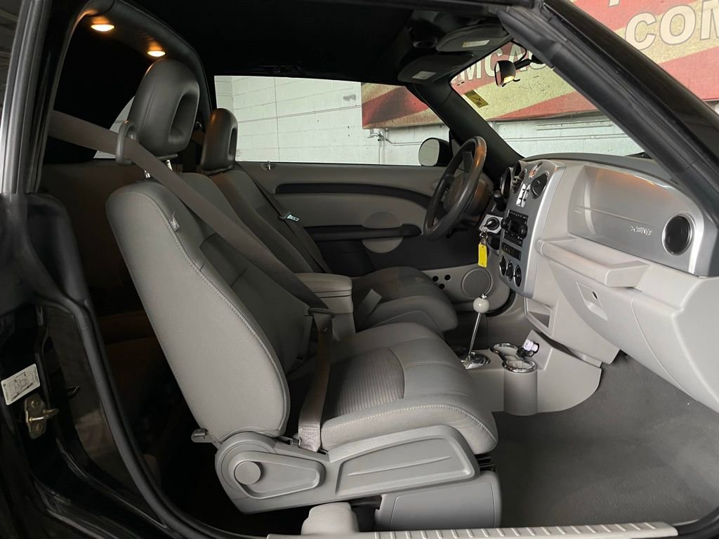 Used 2007 Chrysler PT Cruiser Convertible w/ Spring Special Group image 21