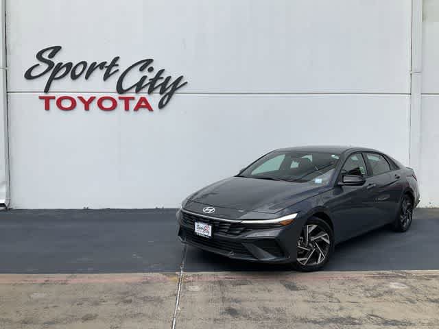 Used 2025 Hyundai Elantra Sport FWD video 1