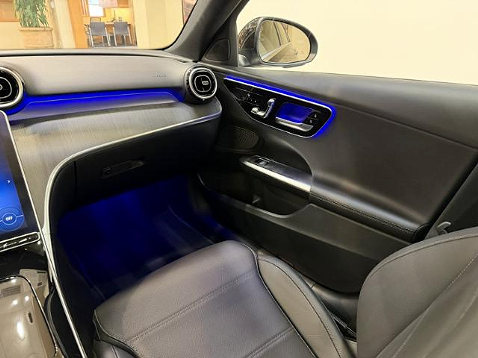 Used 2024 Mercedes-Benz C 300 Sedan image 10