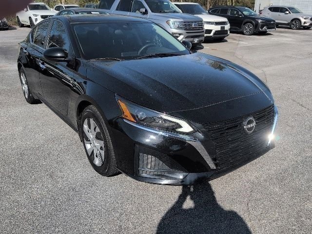 Used 2023 Nissan Altima 2.5 S image 3