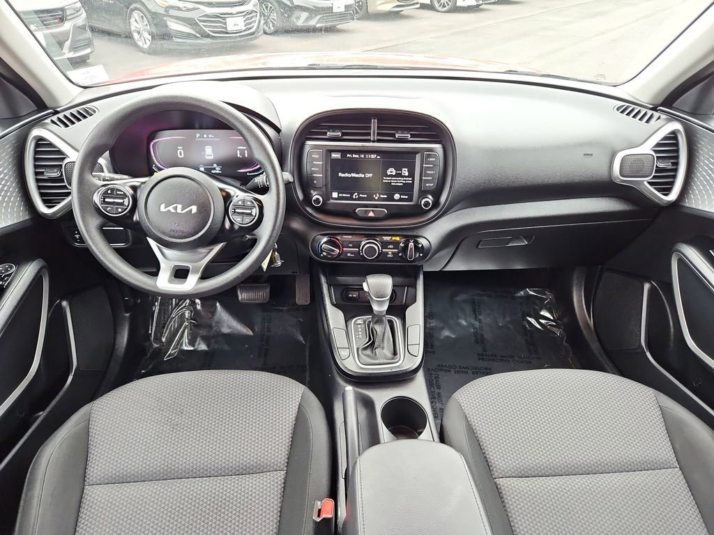 Used 2024 Kia Soul LX image 9