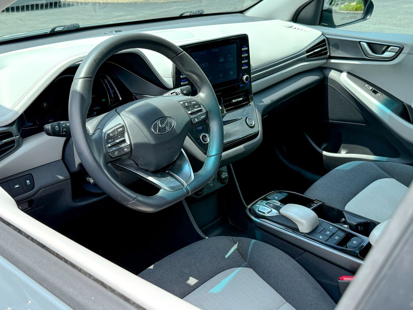 Used 2020 Hyundai Ioniq SE FWD image 14