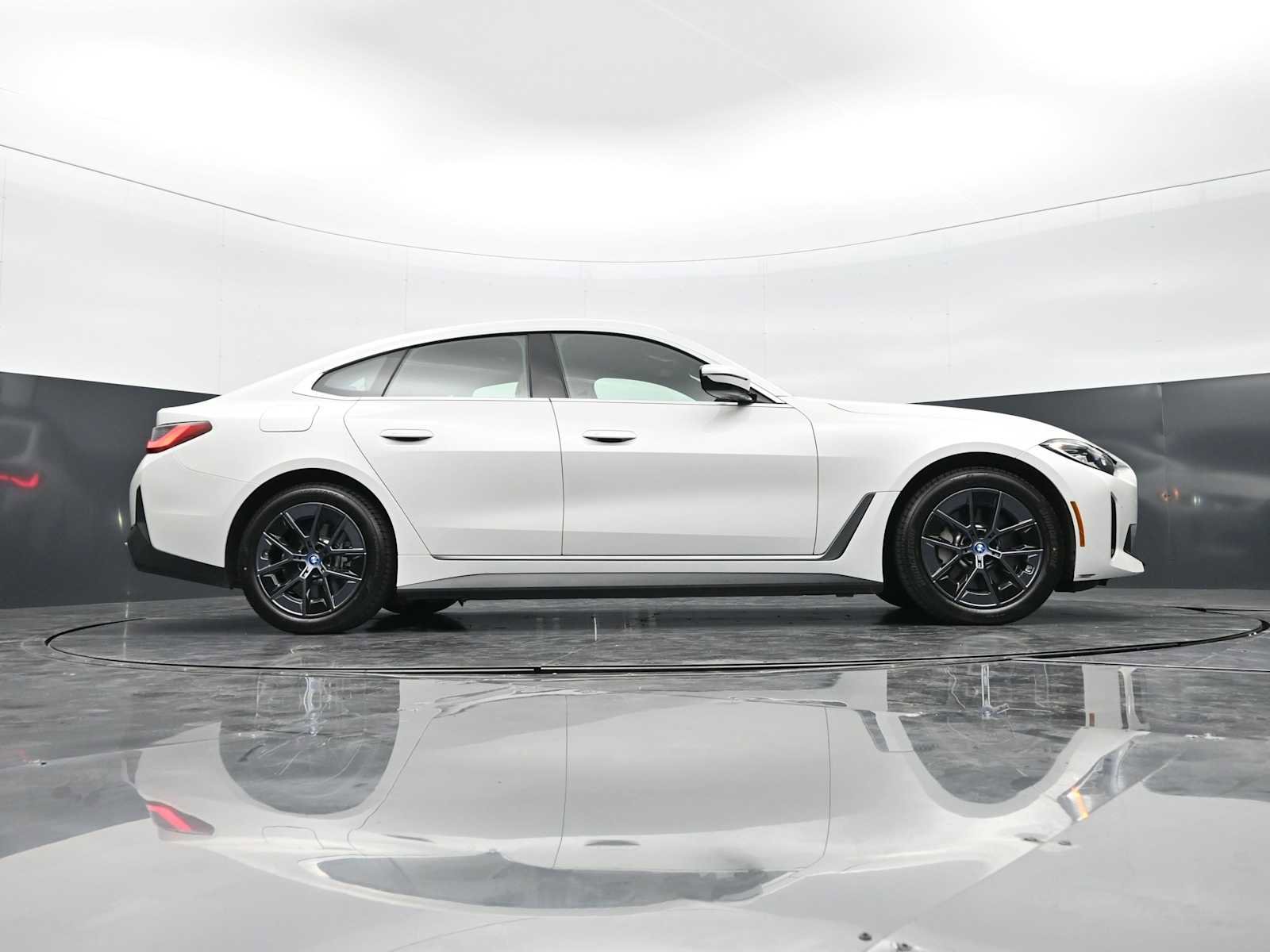 Certified 2023 BMW i4 eDrive35 RWD image 28
