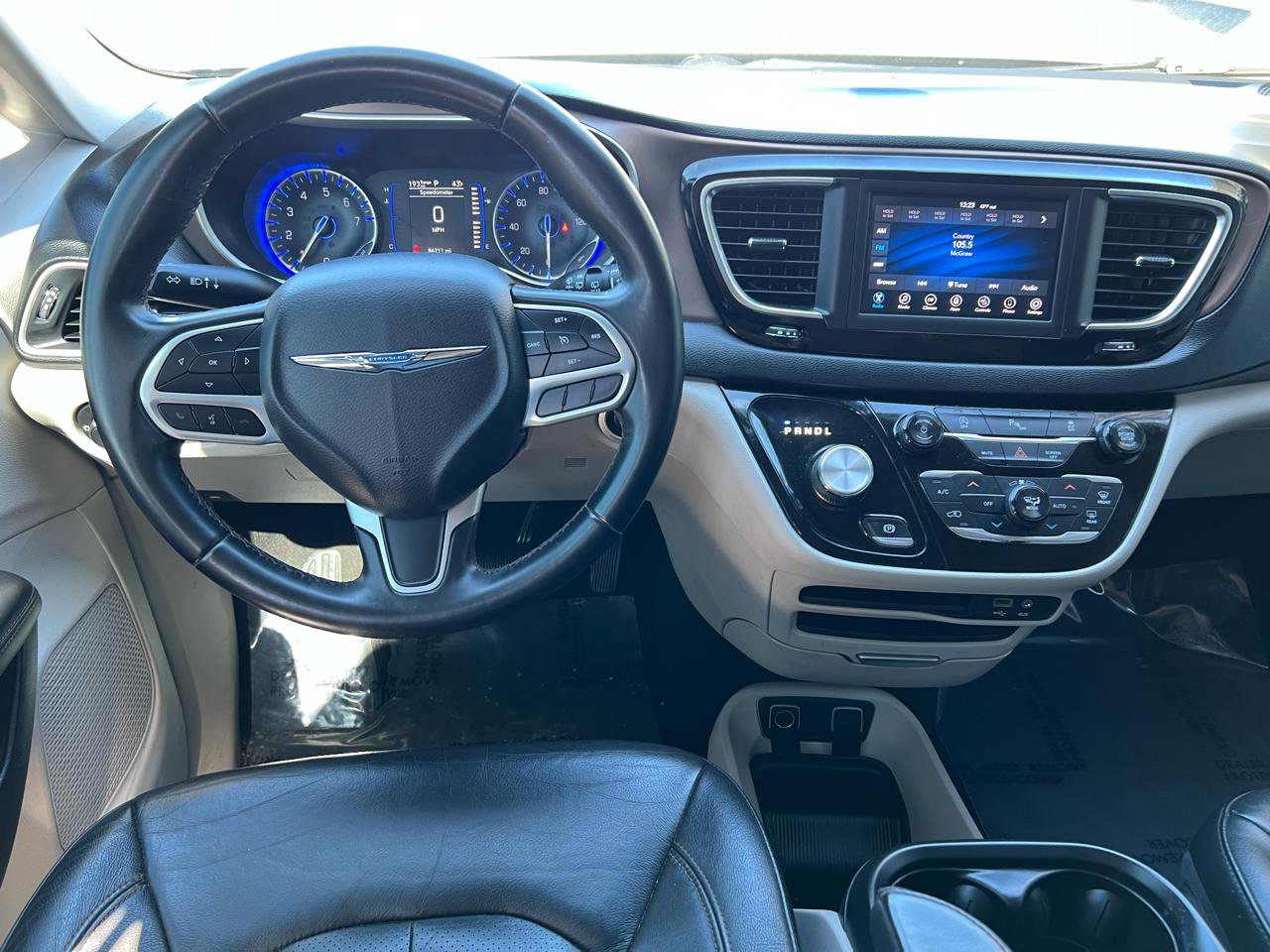 Used 2018 Chrysler Pacifica Touring-L image 16