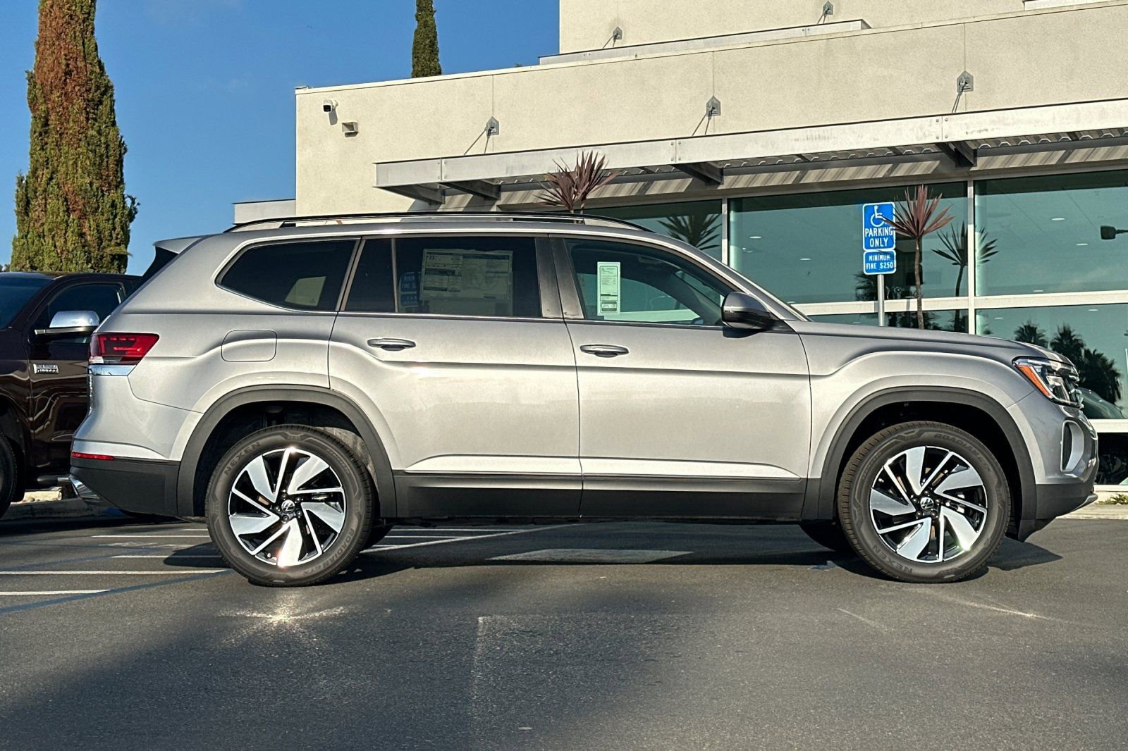 New 2026 Volkswagen Atlas SE FWD image 4