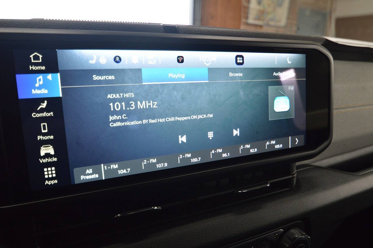 Used 2024 Jeep Wrangler Unlimited w/ Convenience Group AWD/4WD image 34