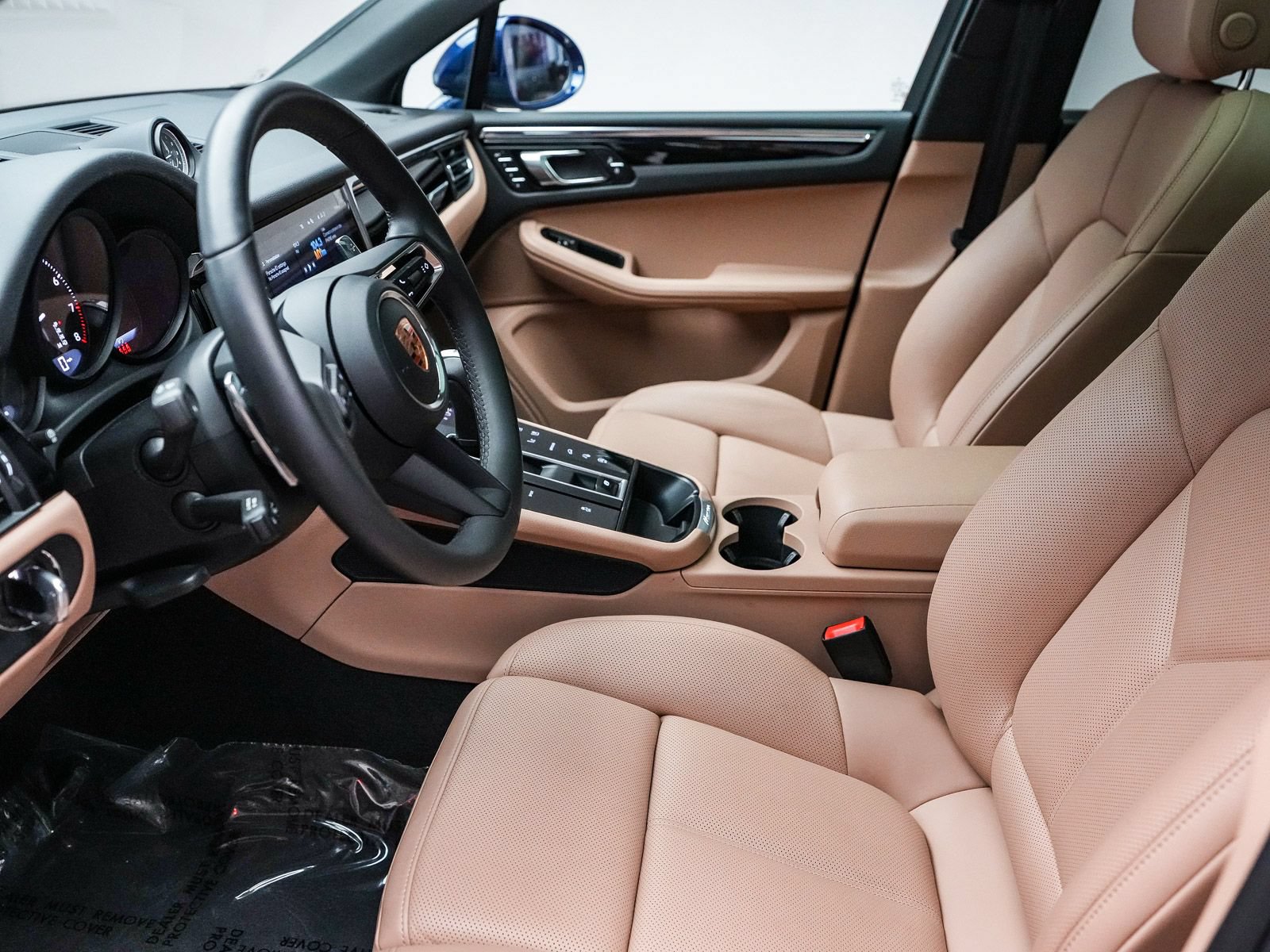 Certified 2026 Porsche Macan AWD/4WD image 19