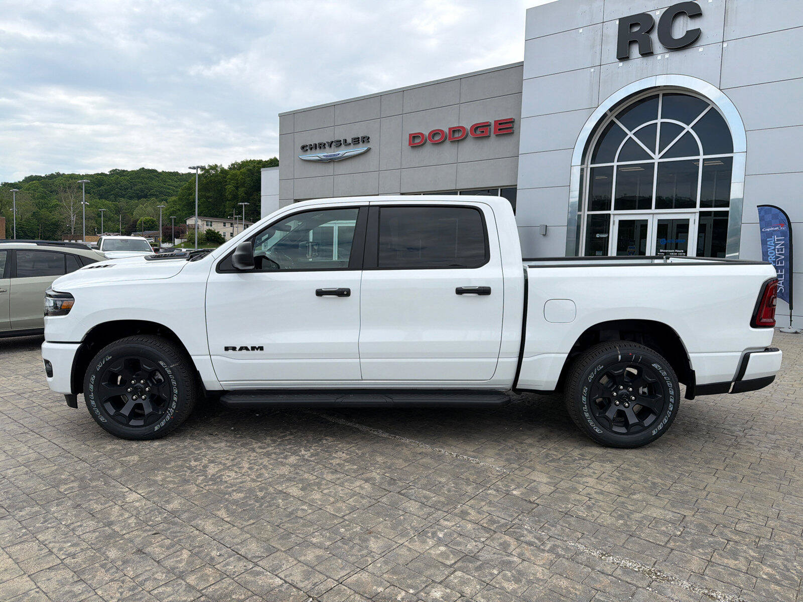 New 2026 RAM 1500 Express AWD/4WD image 5