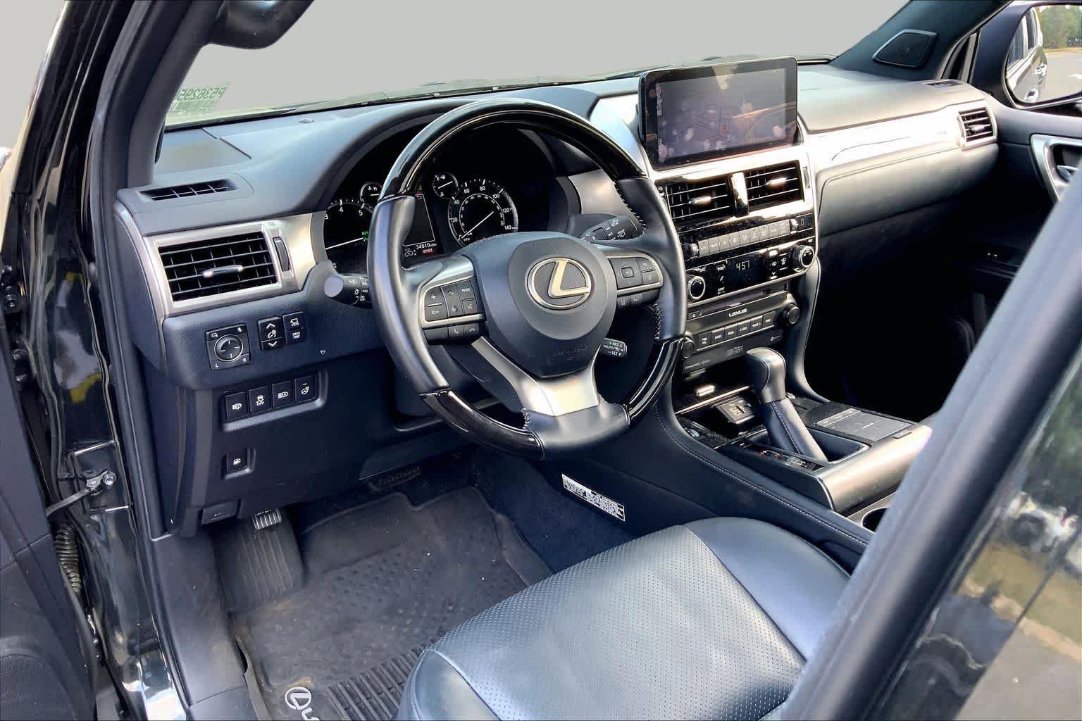 Used 2023 Lexus GX 460 Luxury w/ Sport Design Package AWD/4WD image 18