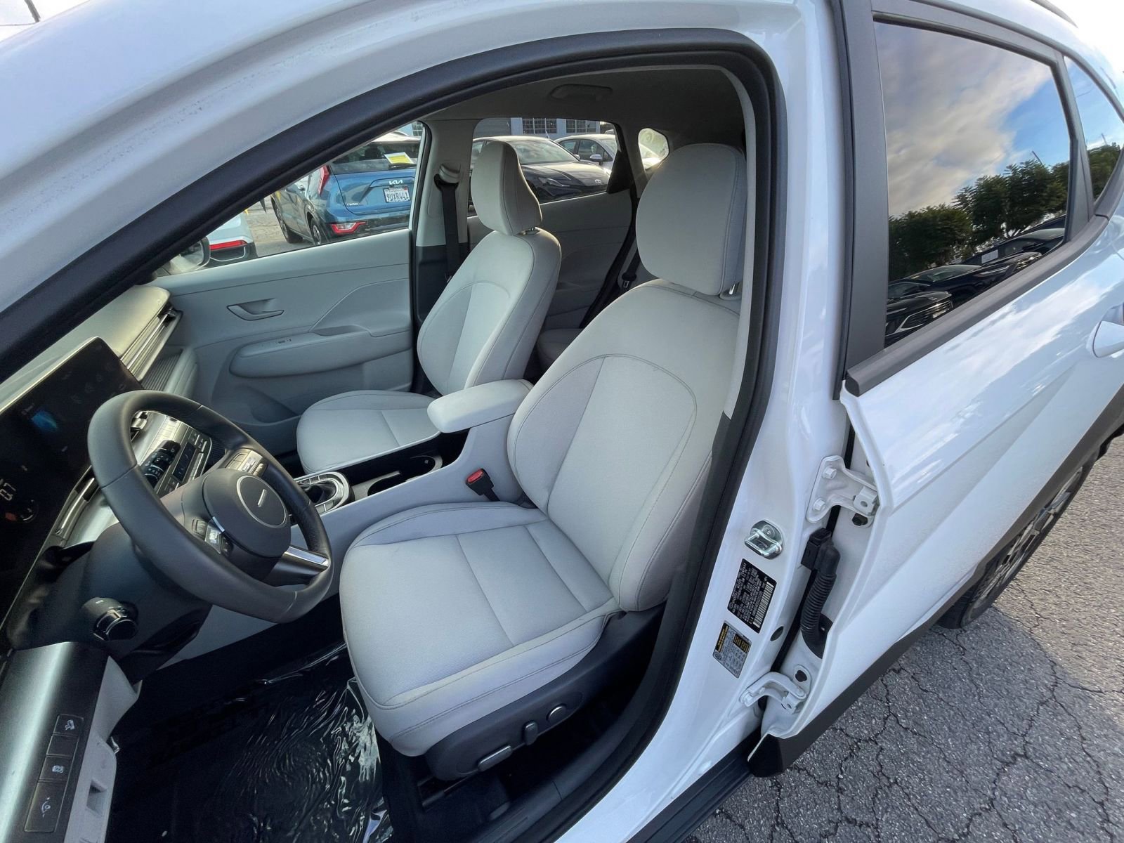 Used 2025 Hyundai Kona SEL image 36