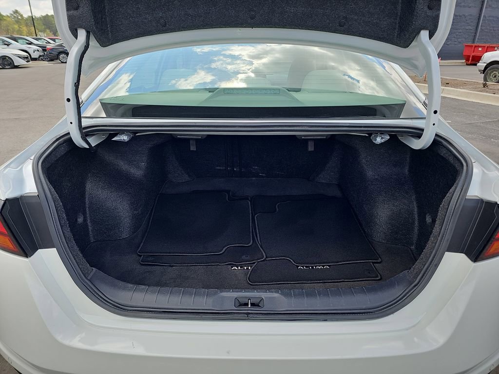 Used 2025 Nissan Altima 2.5 SV image 15