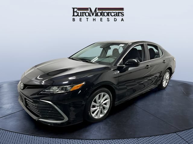 Used 2021 Toyota Camry LE w/ Carpet Mat Package (TMS) FWD image 1