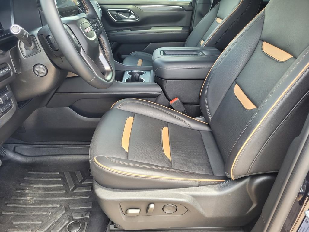 Used 2023 GMC Yukon AT4 w/ AT4 Premium Plus Package AWD/4WD image 9