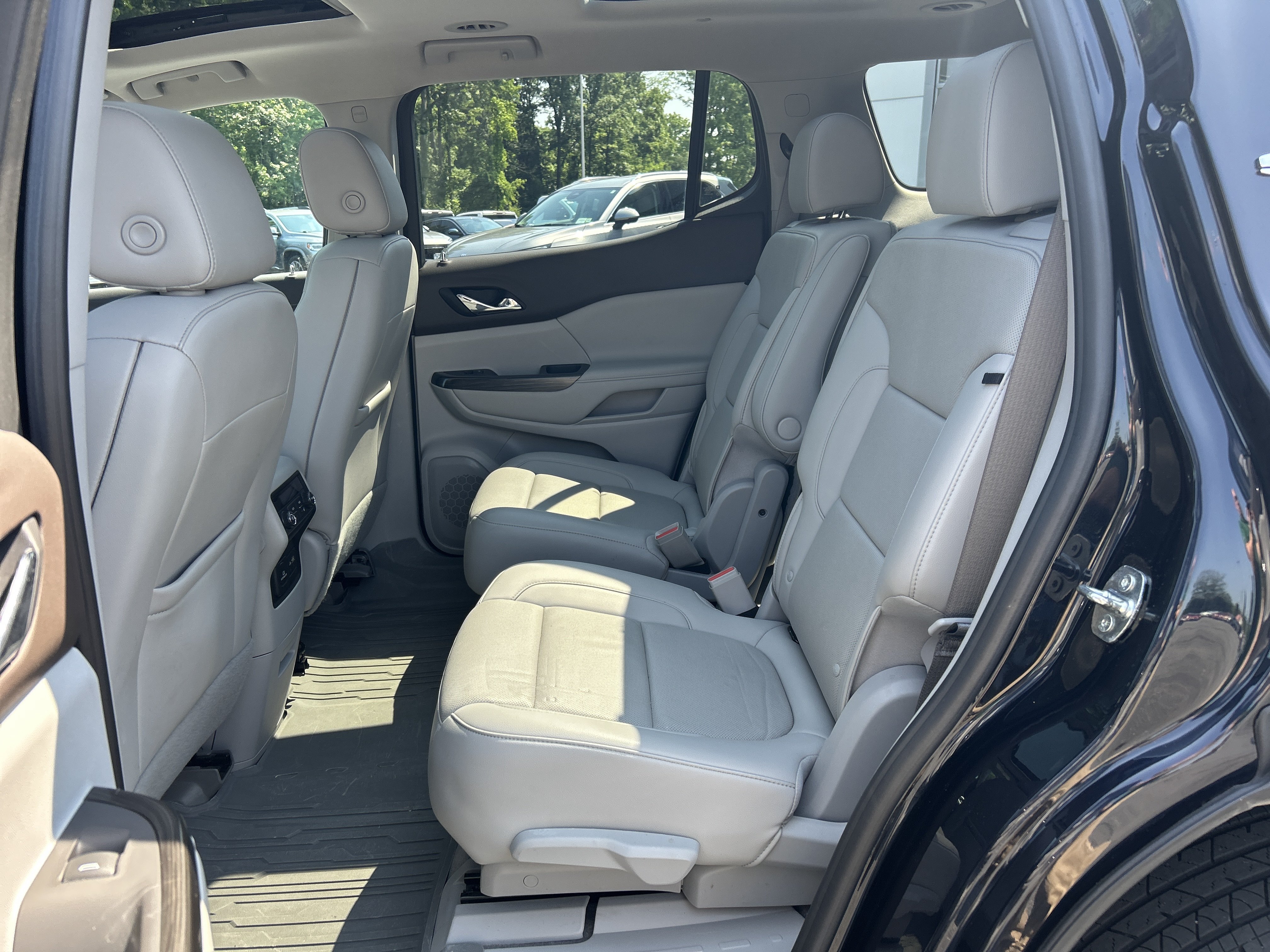 Certified 2021 GMC Acadia SLT w/ Premium Package AWD/4WD image 29