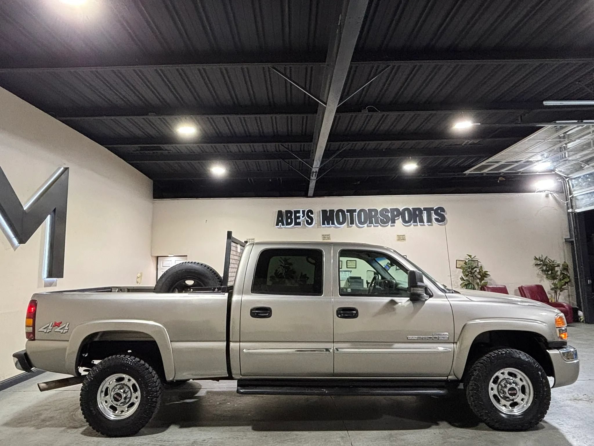 Used 2003 GMC Sierra 2500 SLT w/ SLT Preferred Equipment Group AWD/4WD image 7