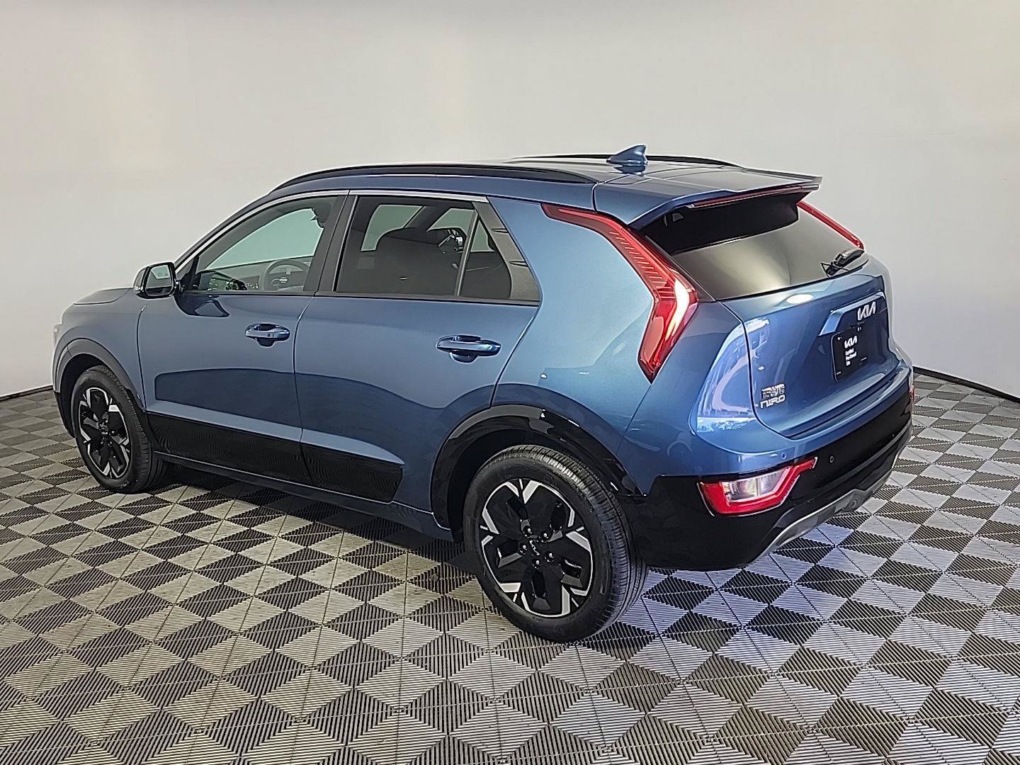 Used 2025 Kia Niro Wind w/ Wind Preserve Package FWD image 11