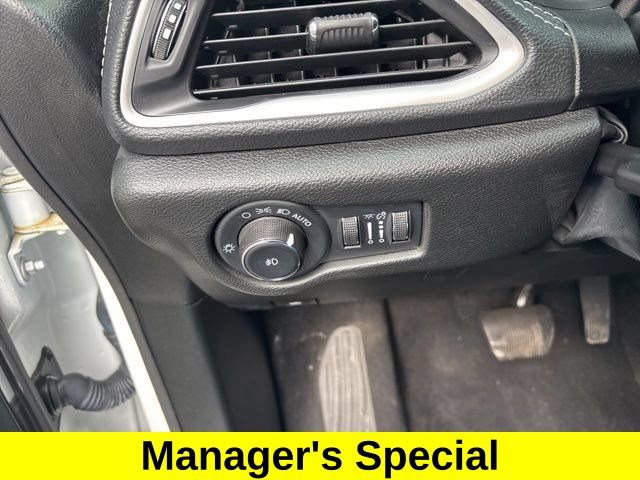 Used 2023 Chrysler Pacifica Touring FWD image 19