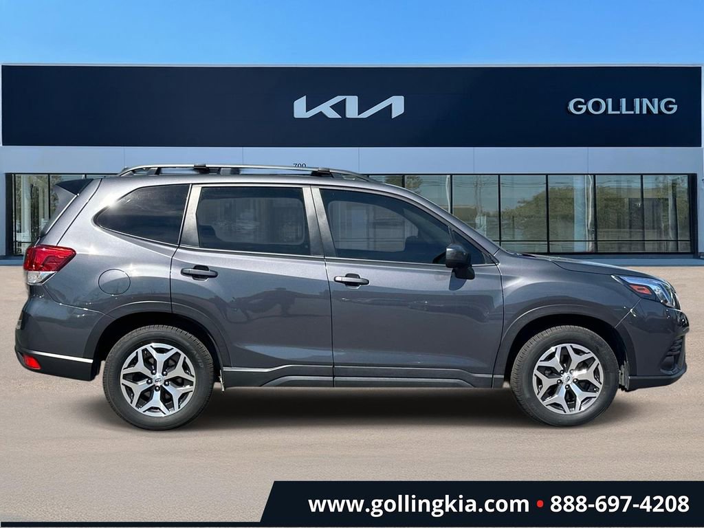 Used 2024 Subaru Forester Premium AWD/4WD image 2