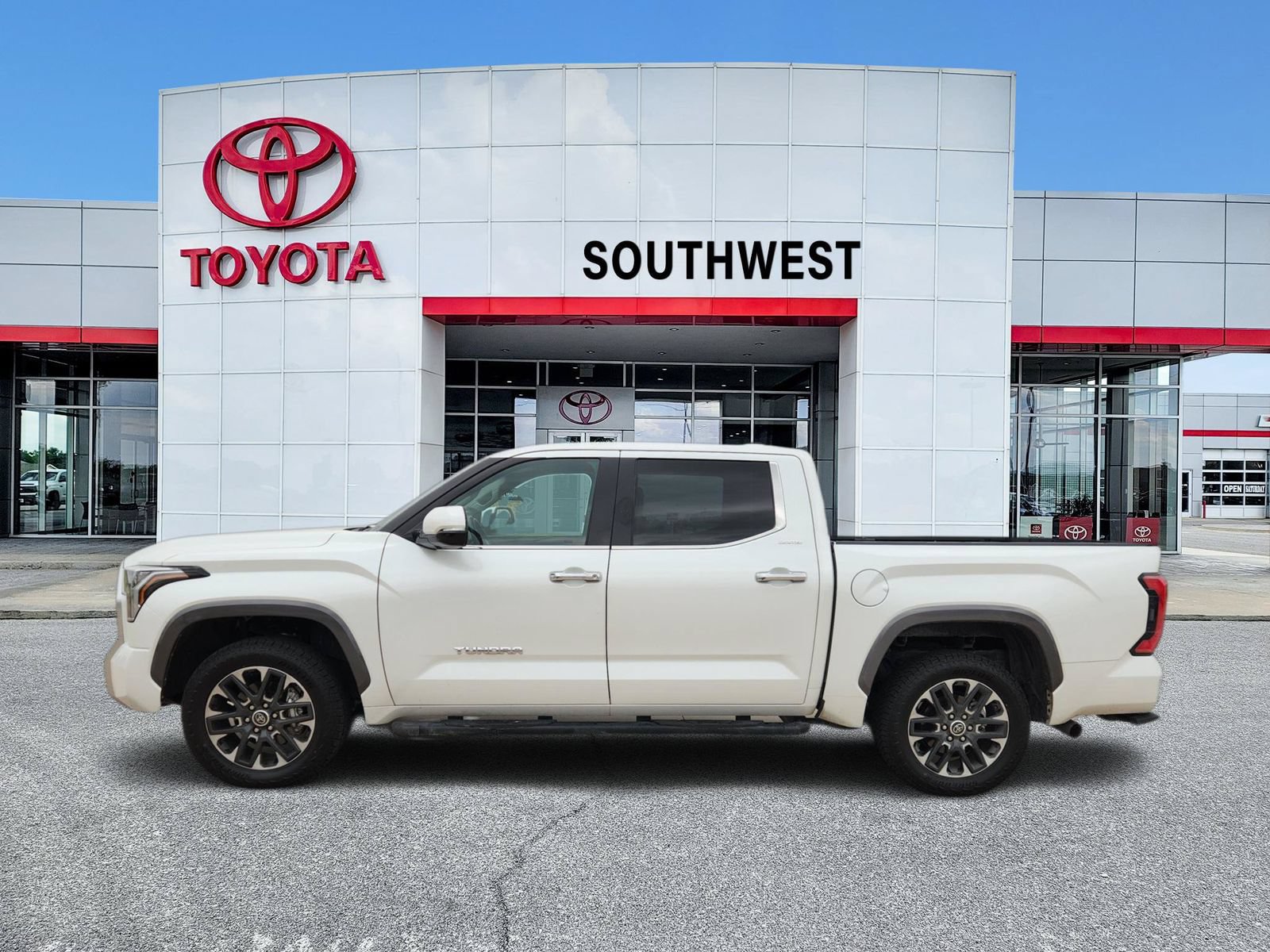 Used 2024 Toyota Tundra Limited AWD/4WD image 3