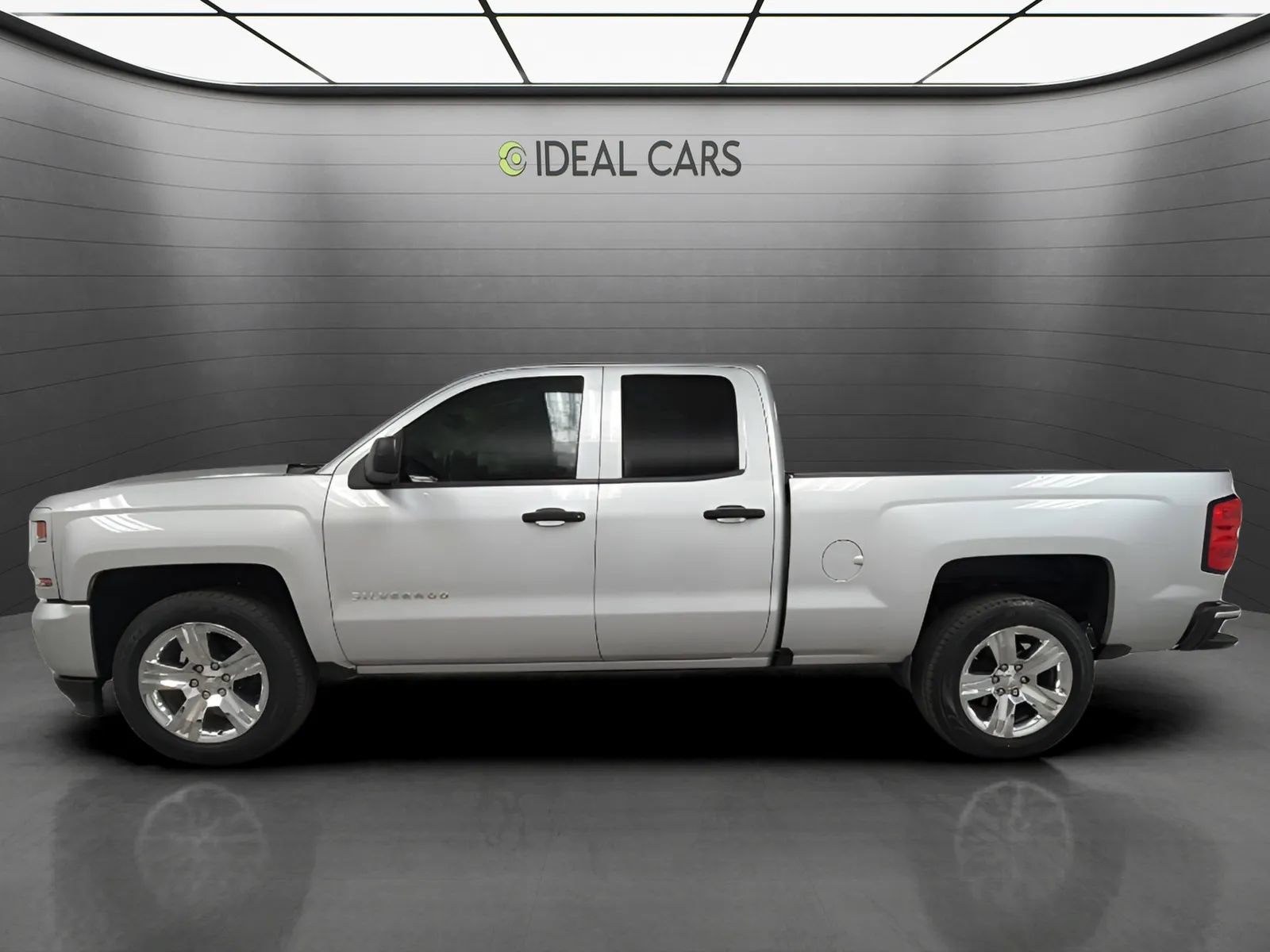 Used 2017 Chevrolet Silverado 1500 Custom w/ Custom Convenience Package RWD image 8