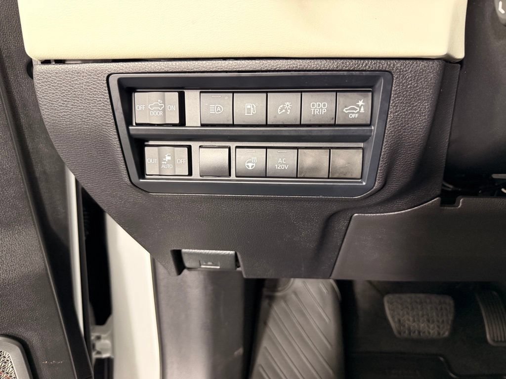 Certified 2025 Toyota Tundra Capstone AWD/4WD image 26