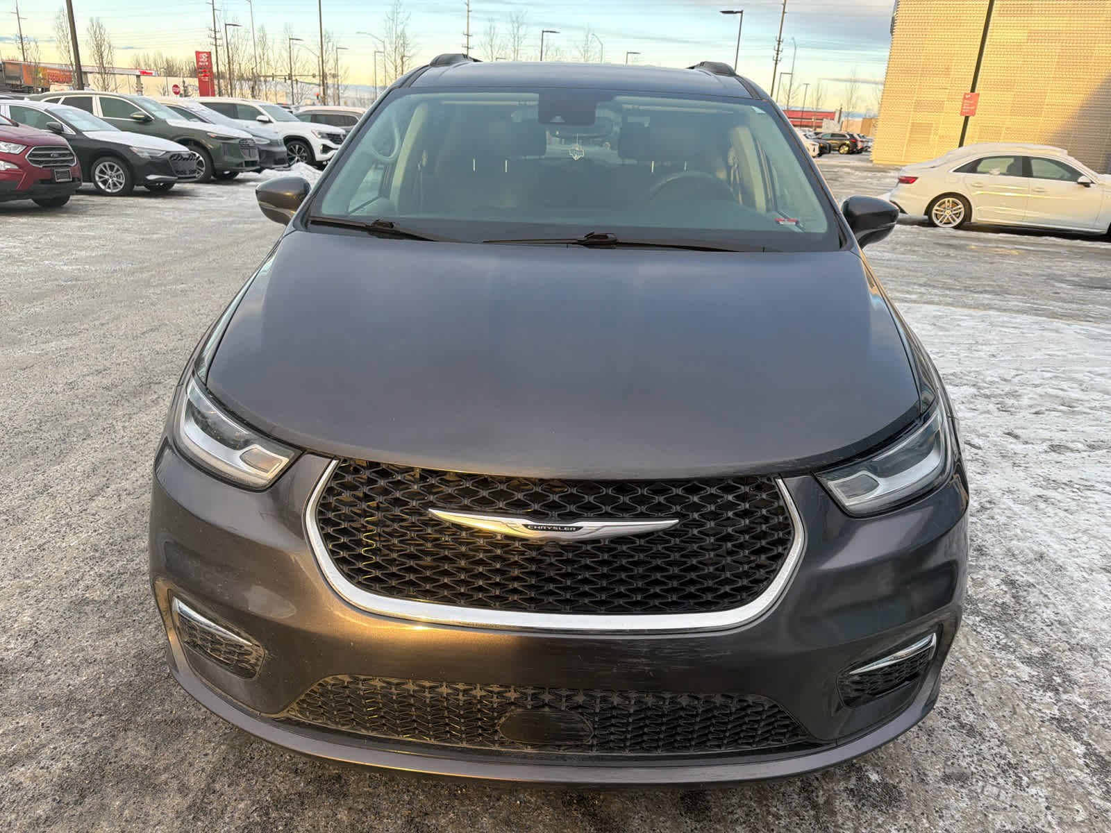 Used 2022 Chrysler Pacifica Touring-L image 1