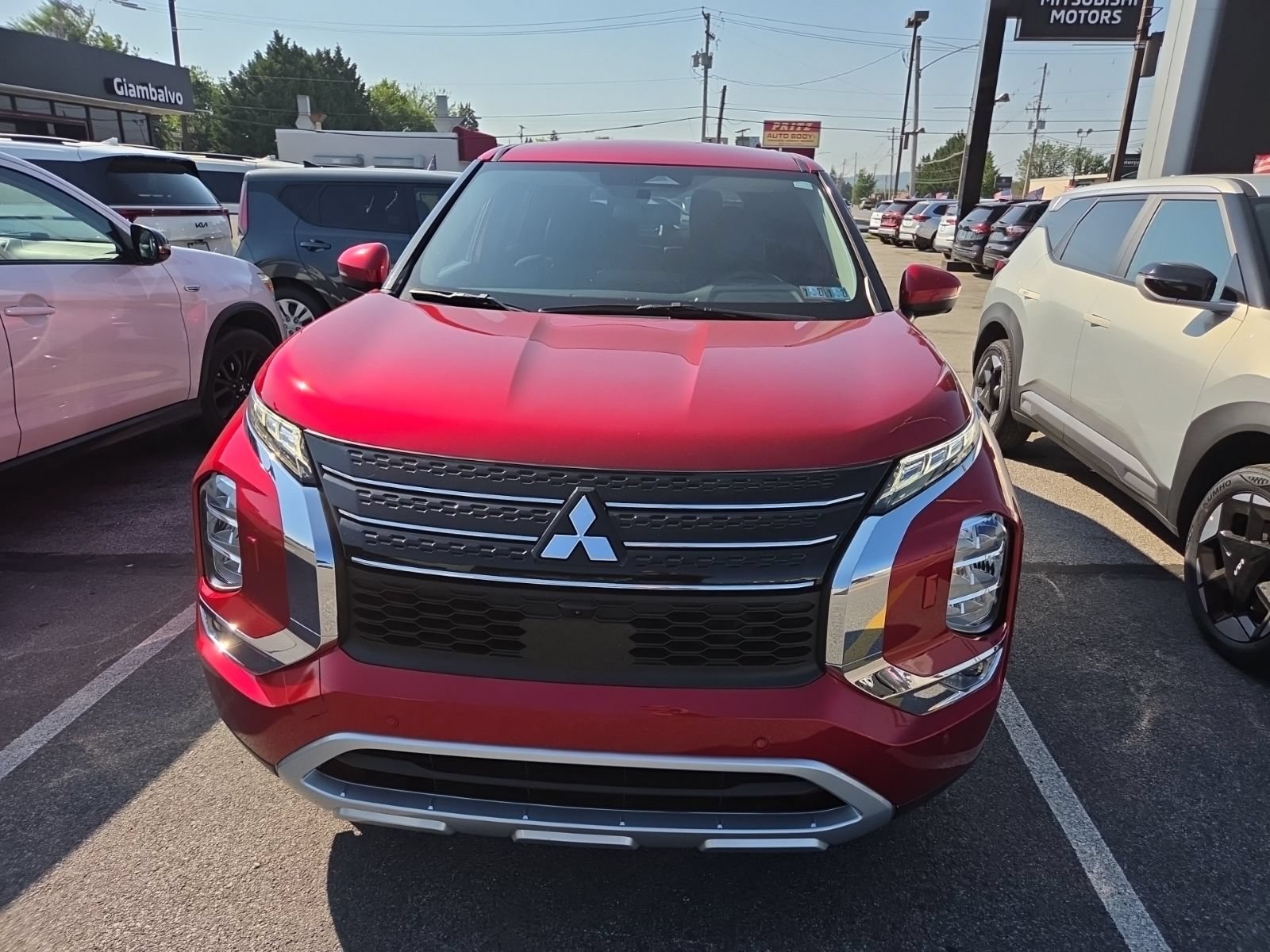 Used 2022 Mitsubishi Outlander SE AWD/4WD image 2