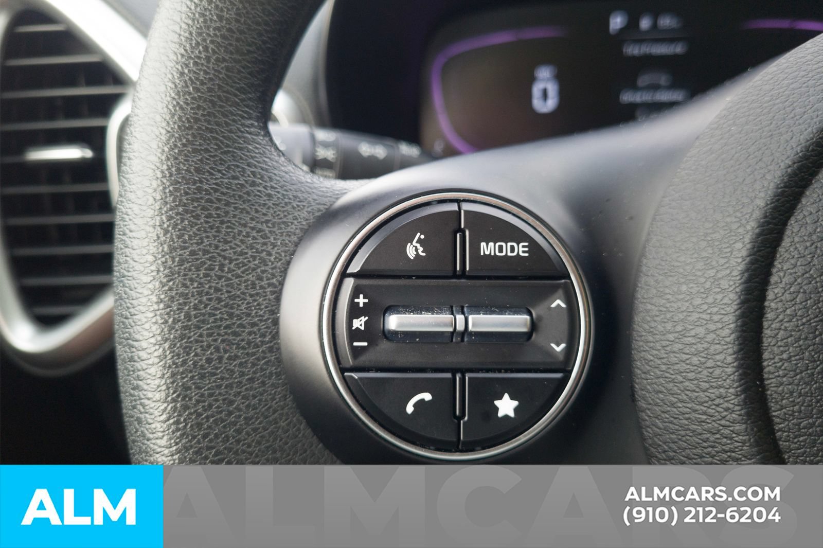 Used 2025 Kia Soul LX w/ LX Technology Package FWD image 12
