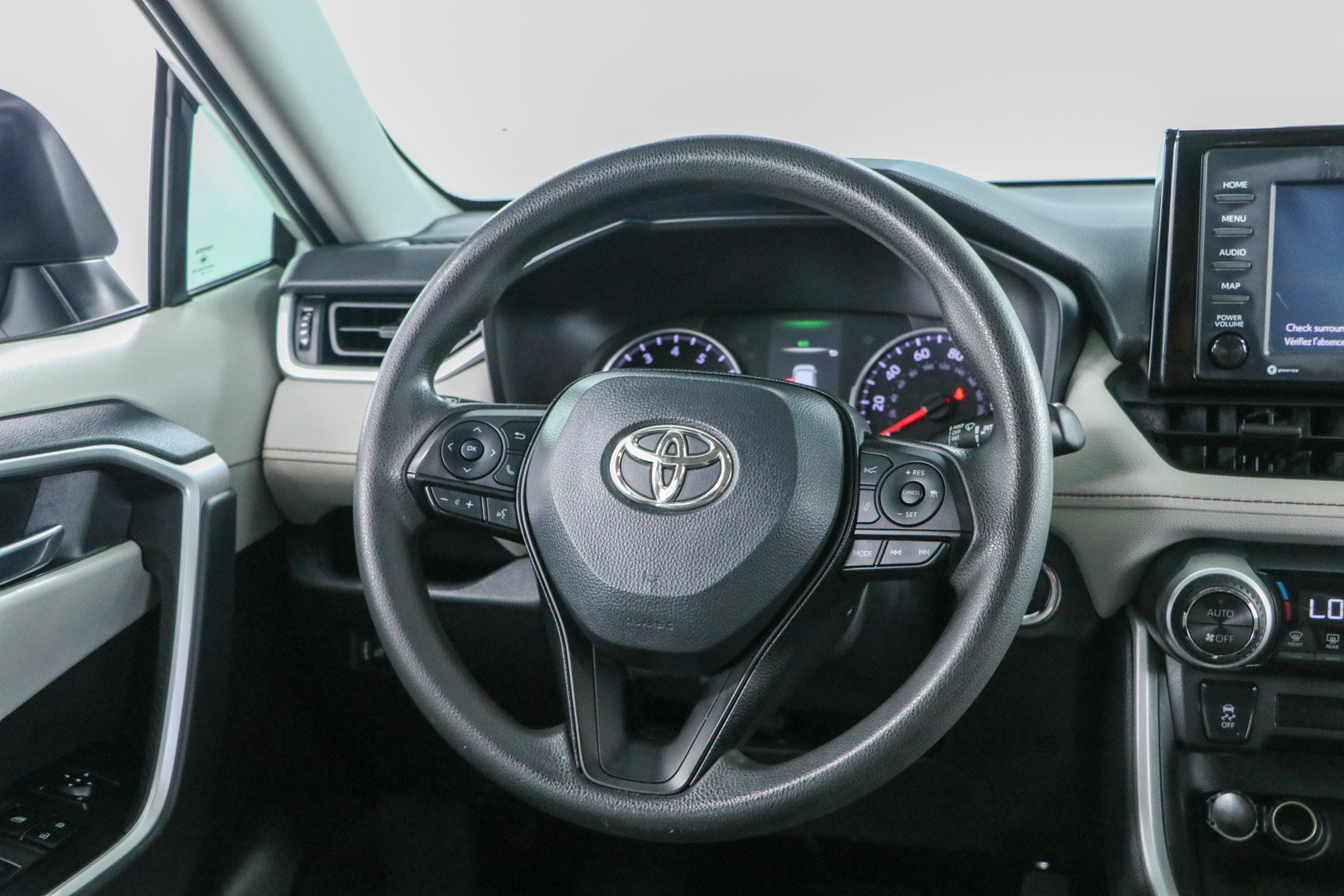 Used 2022 Toyota RAV4 XLE FWD image 12