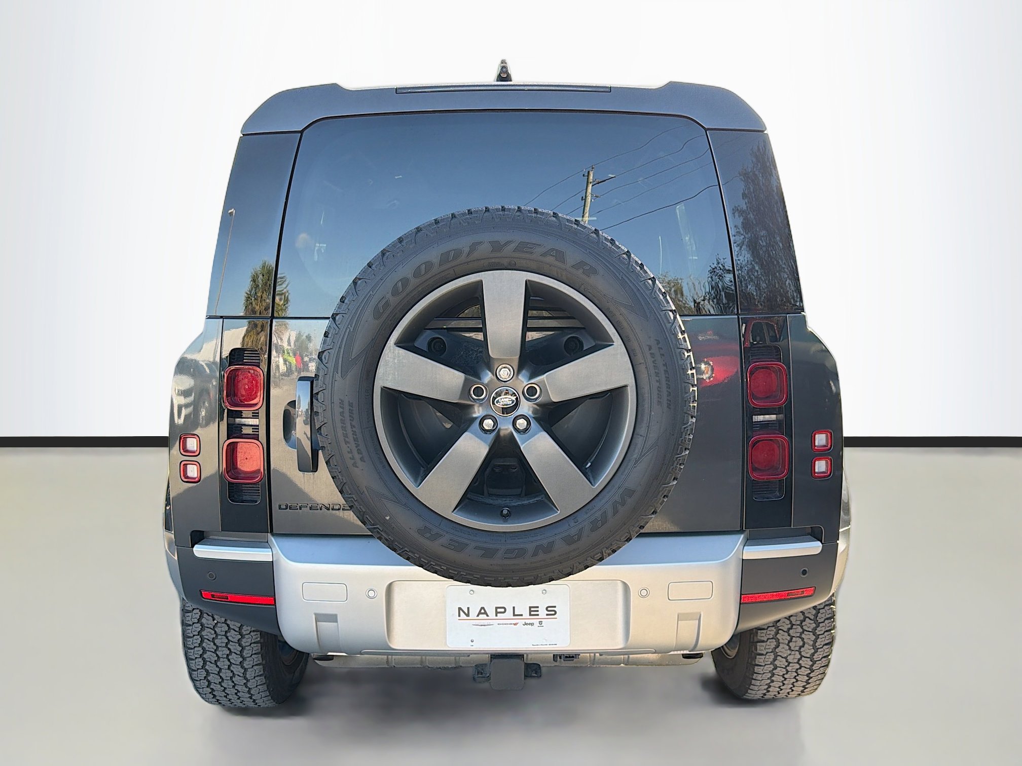 Used 2024 Land Rover Defender 110 S image 4