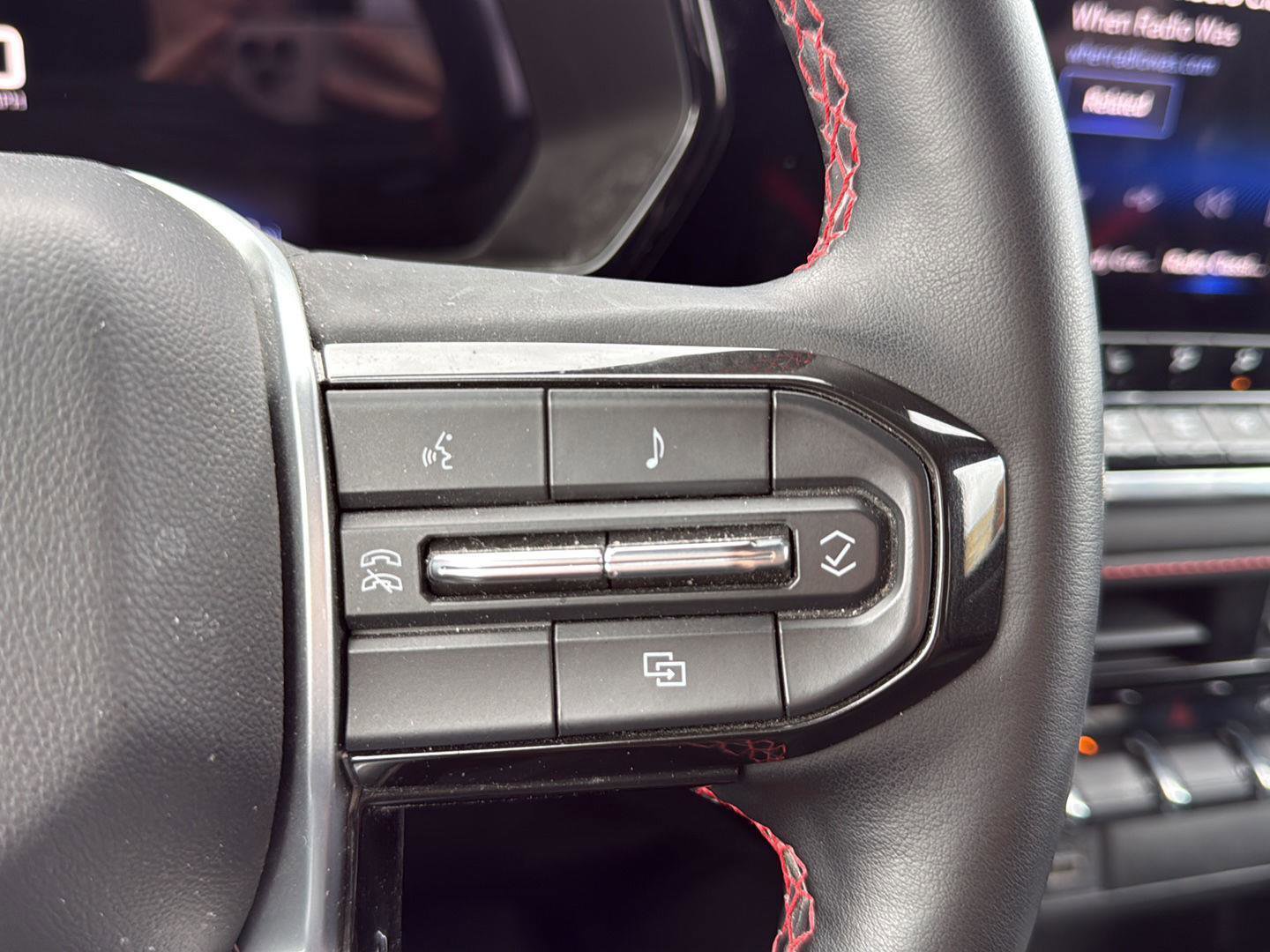 Used 2023 Chevrolet Colorado Z71 w/ Z71 Convenience Package 2 image 12