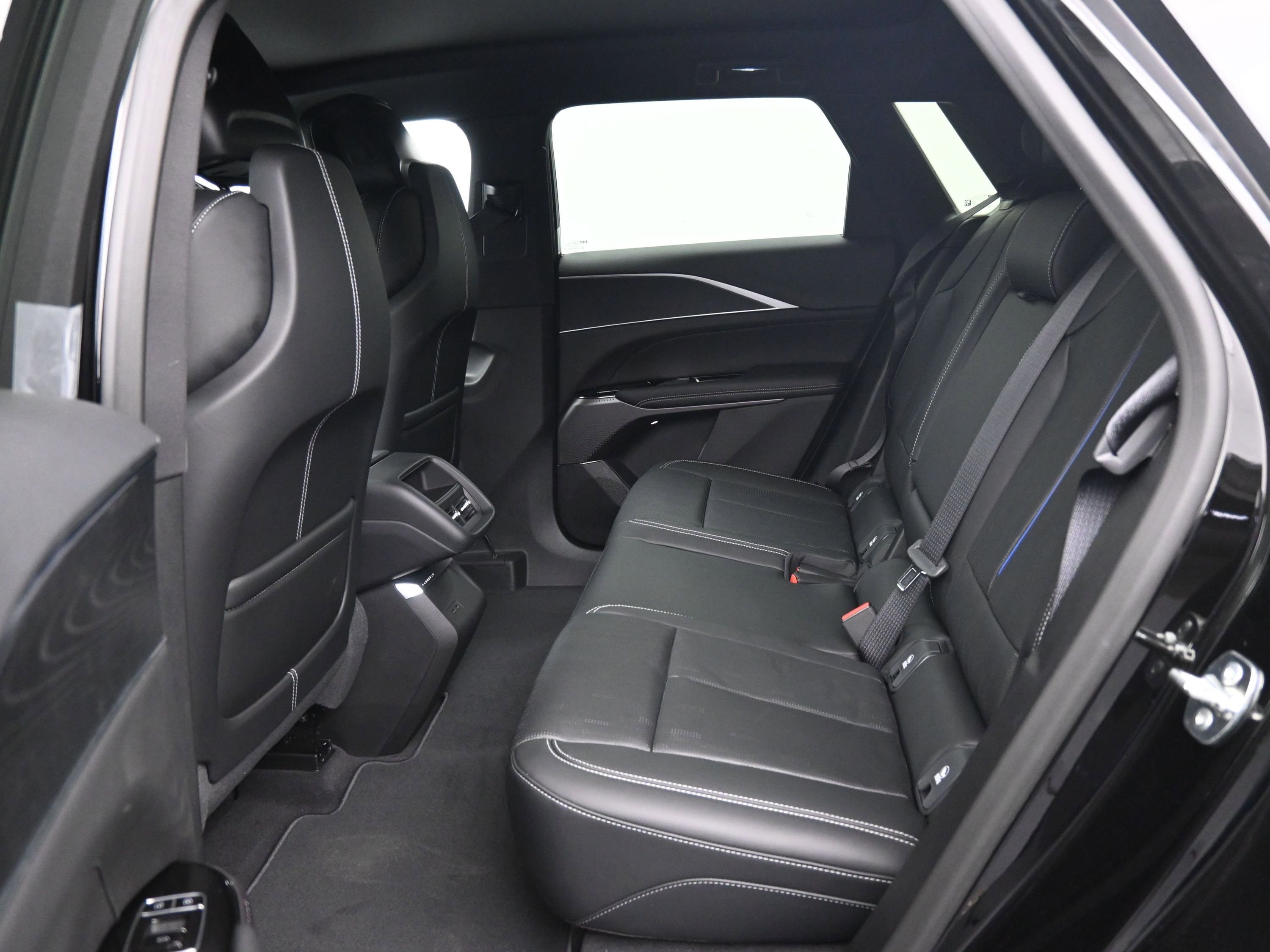 New 2025 Cadillac Lyriq Sport image 9