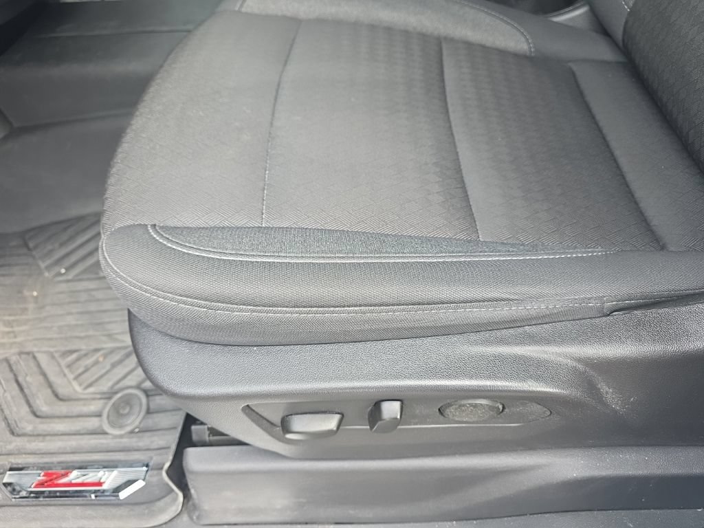 Used 2024 Chevrolet Silverado 1500 LT AWD/4WD image 16