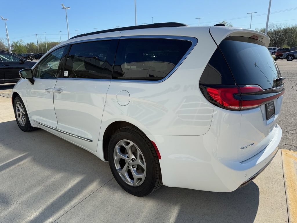 Used 2023 Chrysler Pacifica Limited FWD image 8