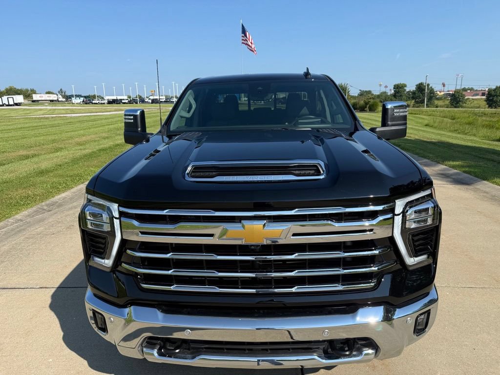 Used 2026 Chevrolet Silverado 2500 LTZ w/ LTZ Premium Package AWD/4WD image 10