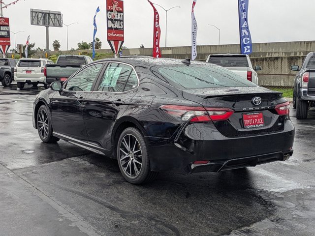 Used 2024 Toyota Camry SE image 11