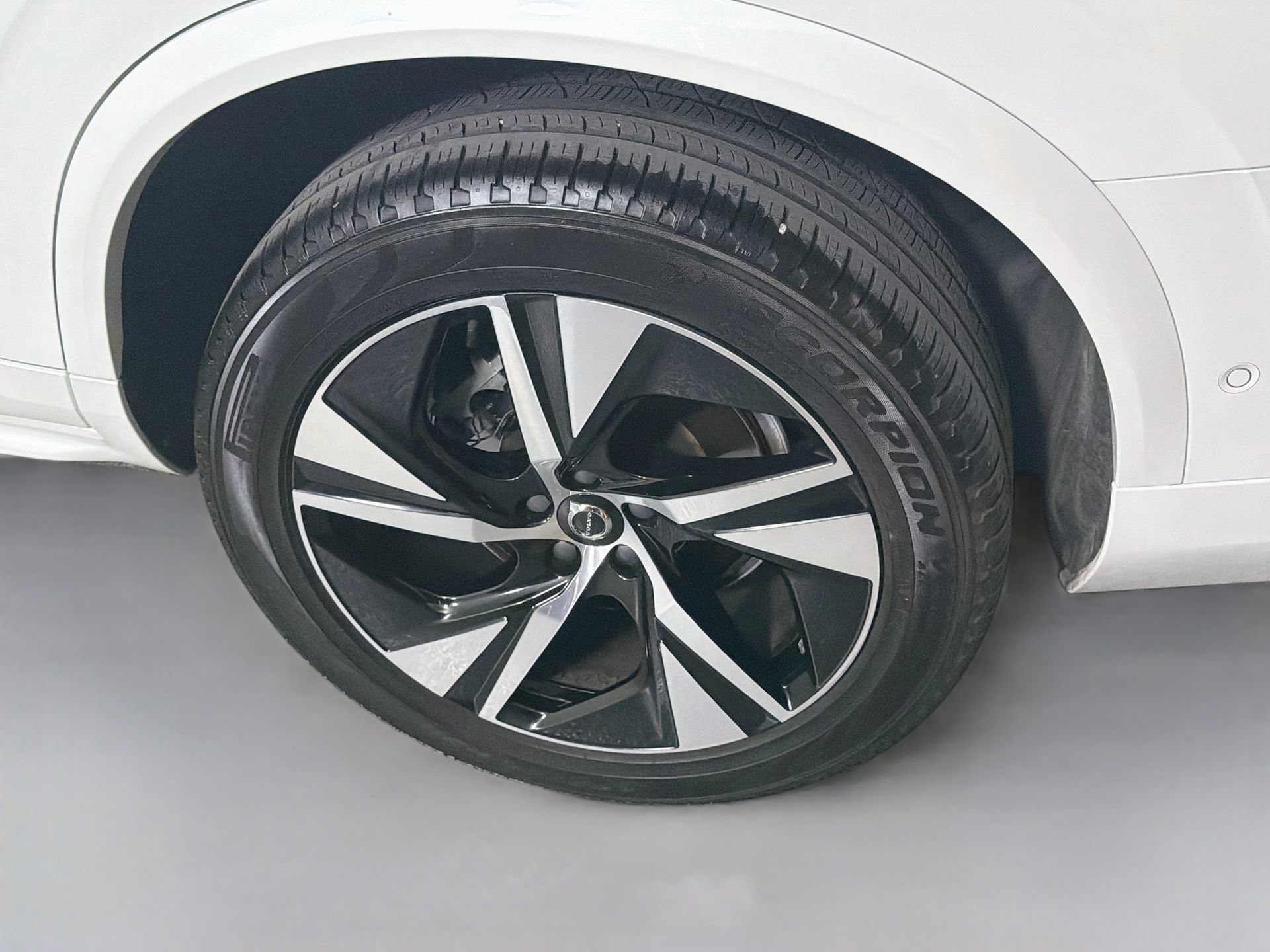 Used 2020 Volvo XC90 T5 R-Design w/ Protection Package Premier AWD/4WD image 34