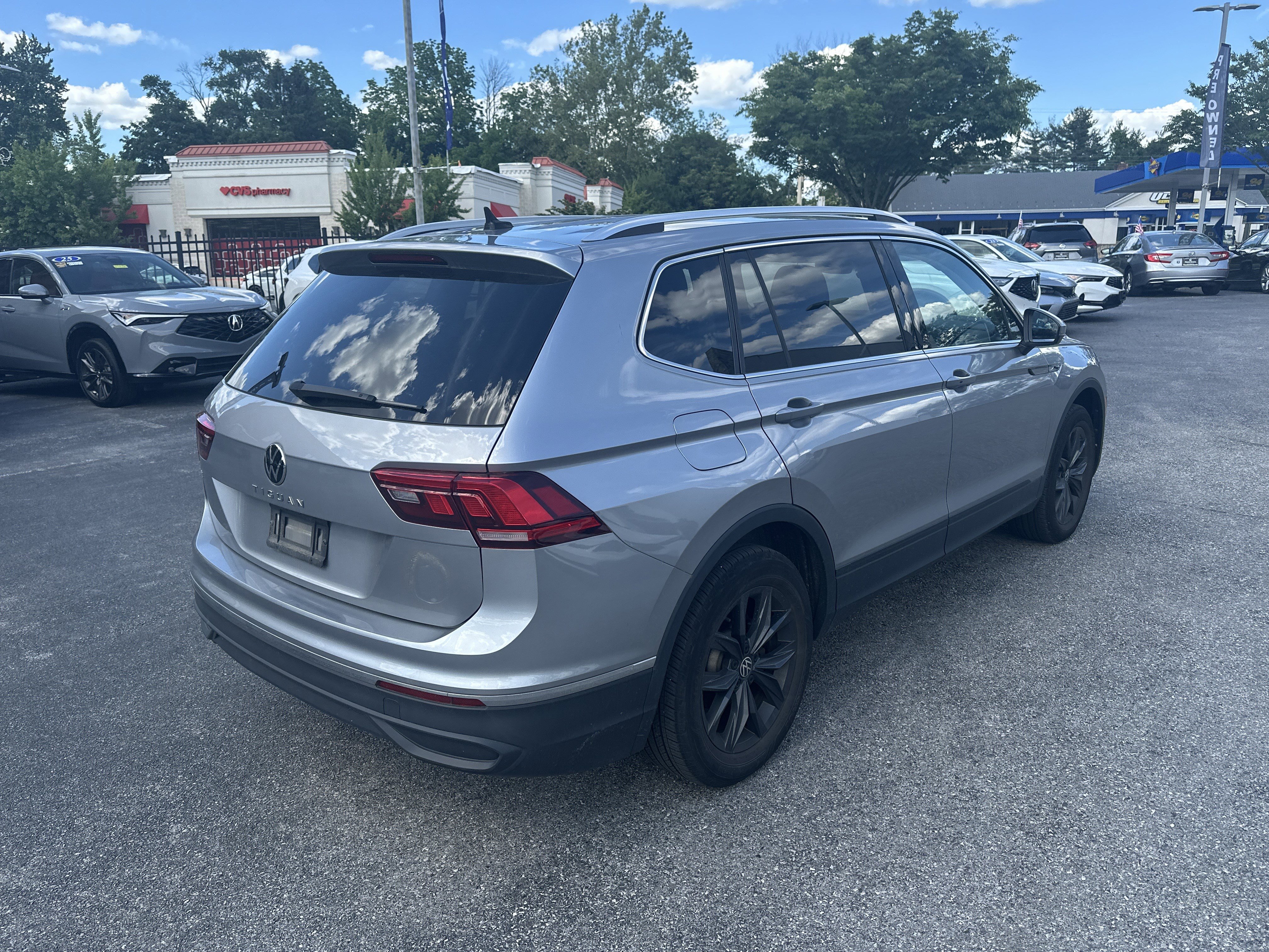 Used 2024 Volkswagen Tiguan SE FWD image 7