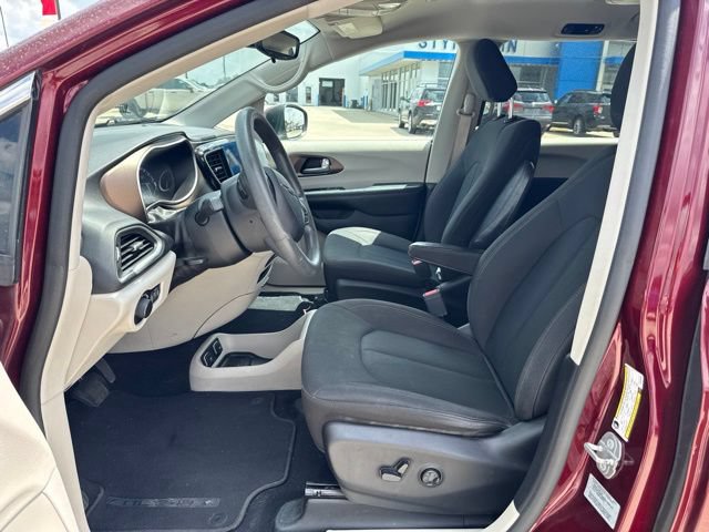 Used 2017 Chrysler Pacifica Touring FWD image 22