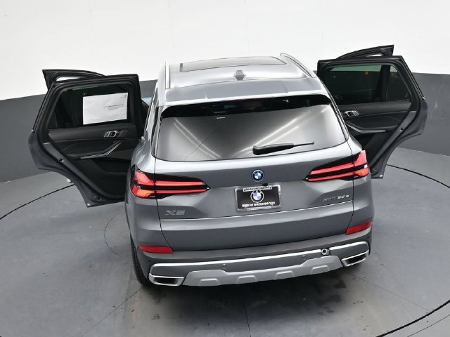 New 2026 BMW X5 xDrive50e w/ Premium Package AWD/4WD image 41