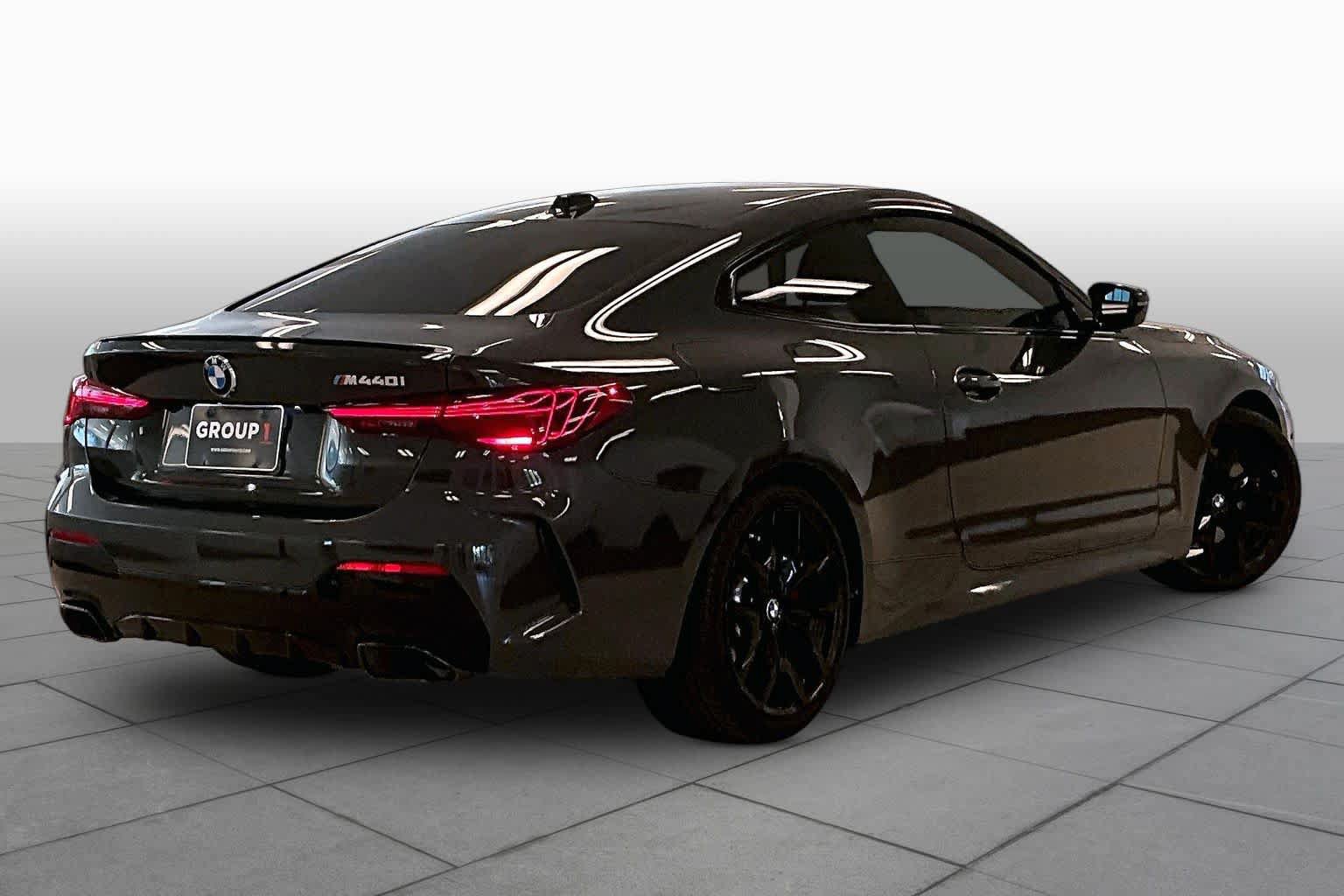 Used 2025 BMW M440i Coupe w/ Premium Package RWD image 11