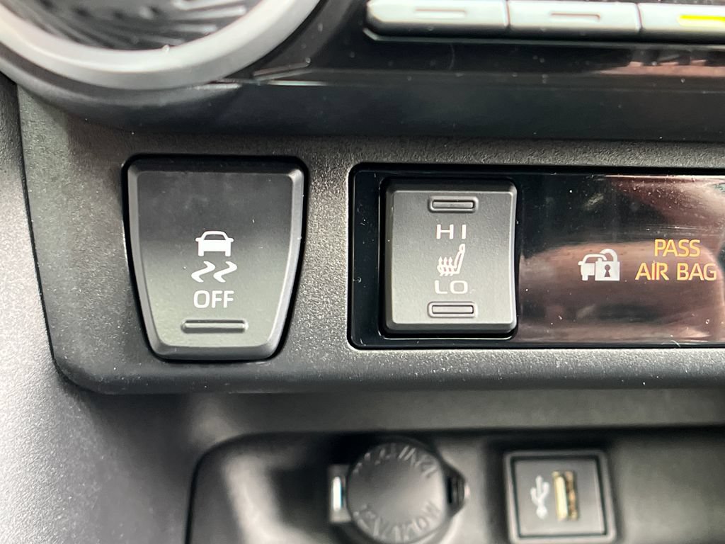 Used 2023 Toyota RAV4 XLE Premium AWD/4WD image 40